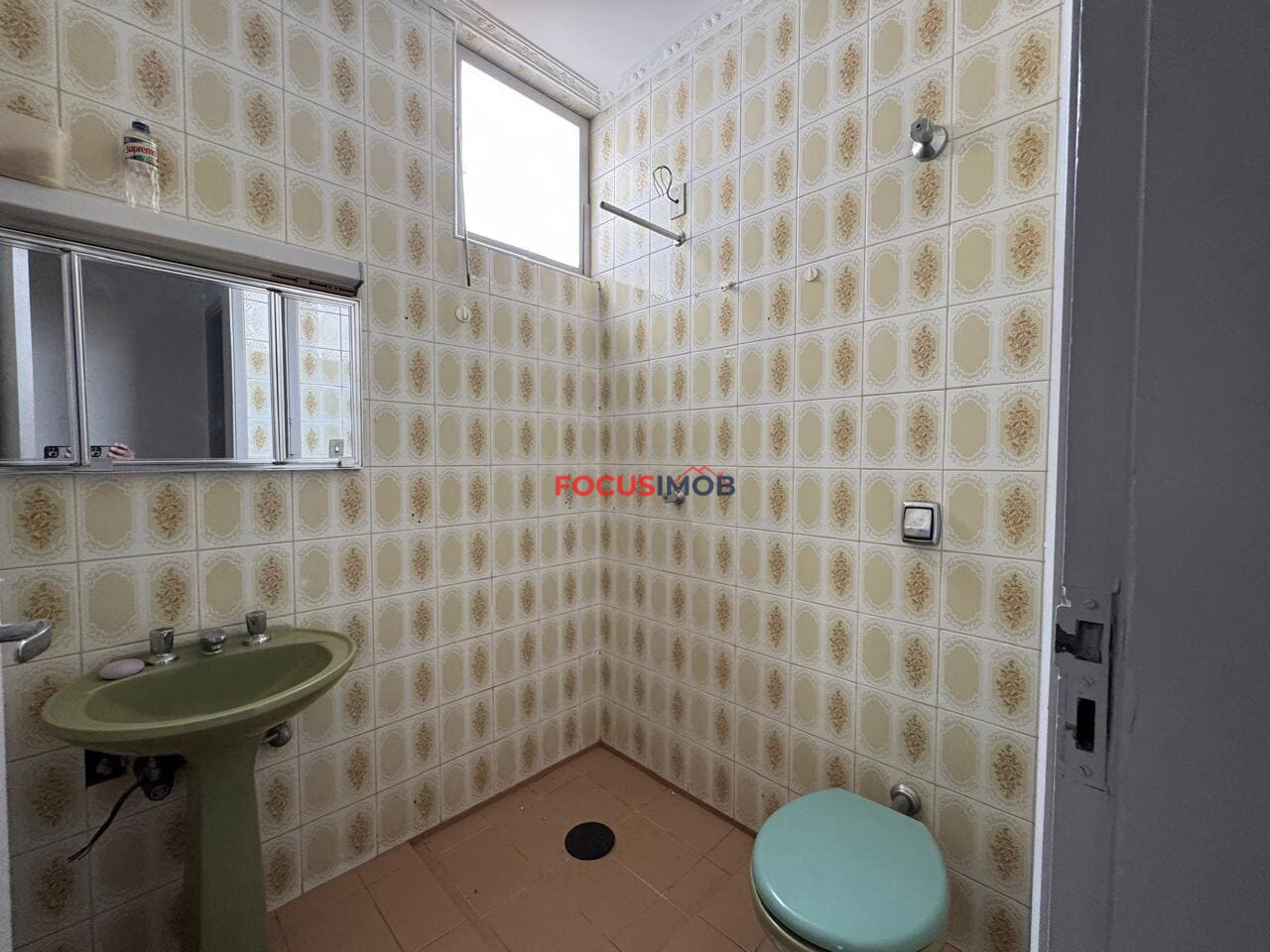 Casa com 4 Quartos e 4 banheiros à Venda, 289 m² por R$ 600.000