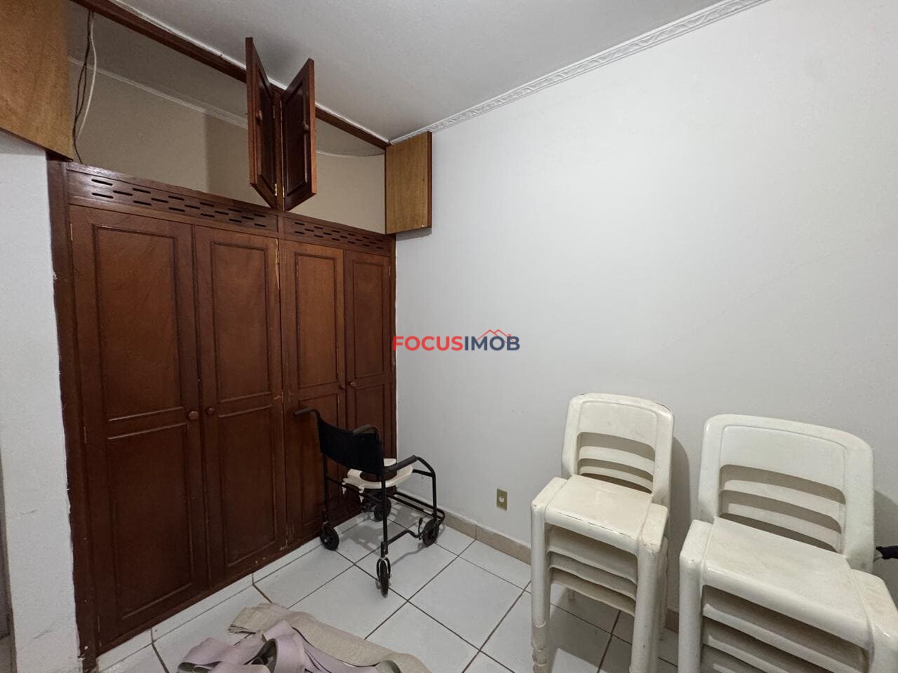 Casa com 4 Quartos e 4 banheiros à Venda, 289 m² por R$ 600.000
