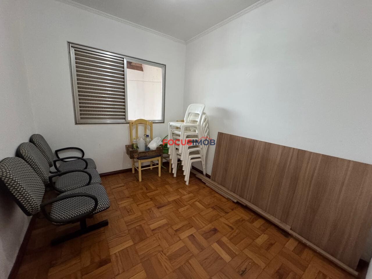 Casa com 4 Quartos e 4 banheiros à Venda, 289 m² por R$ 600.000