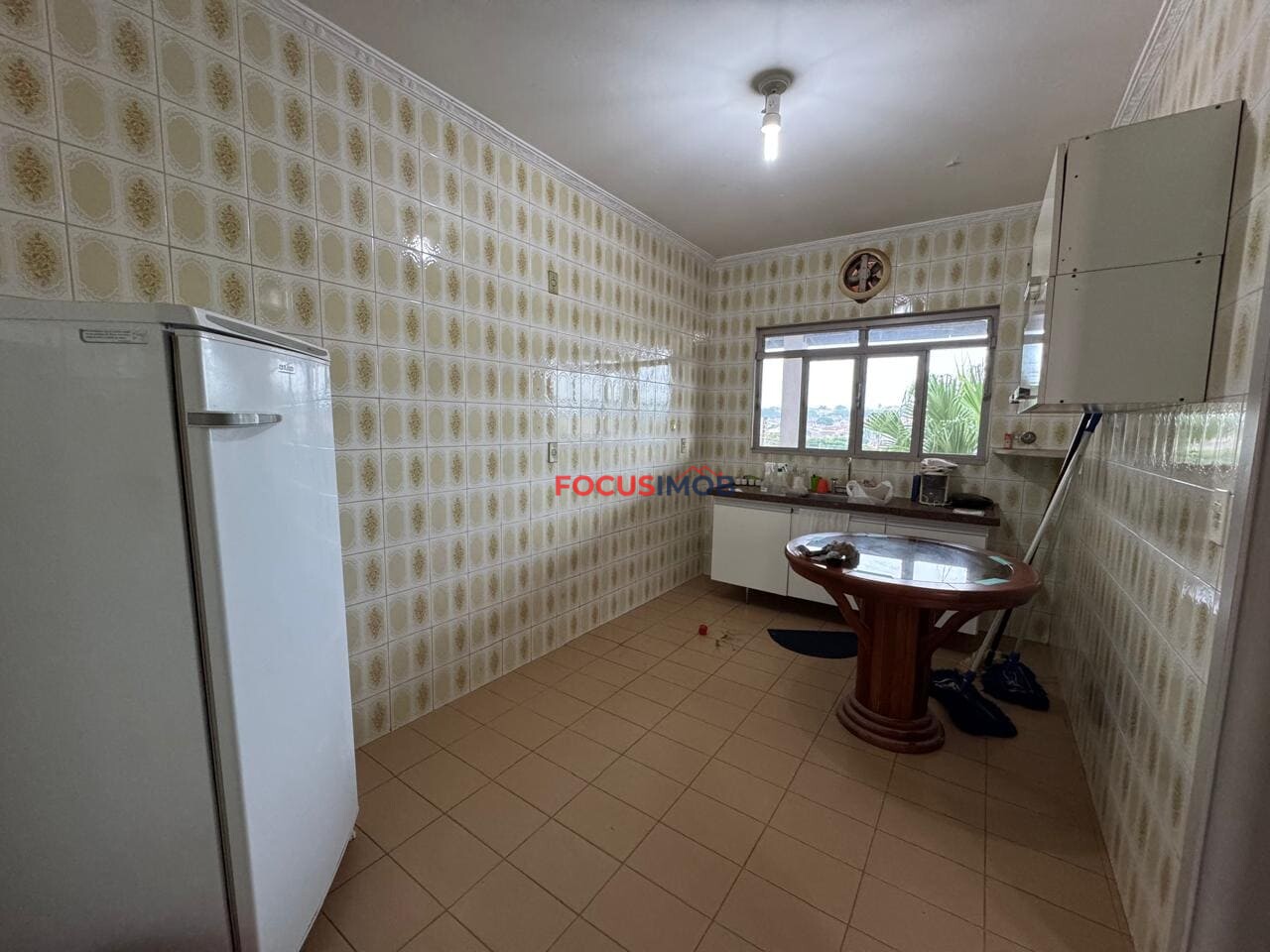 Casa com 4 Quartos e 4 banheiros à Venda, 289 m² por R$ 600.000