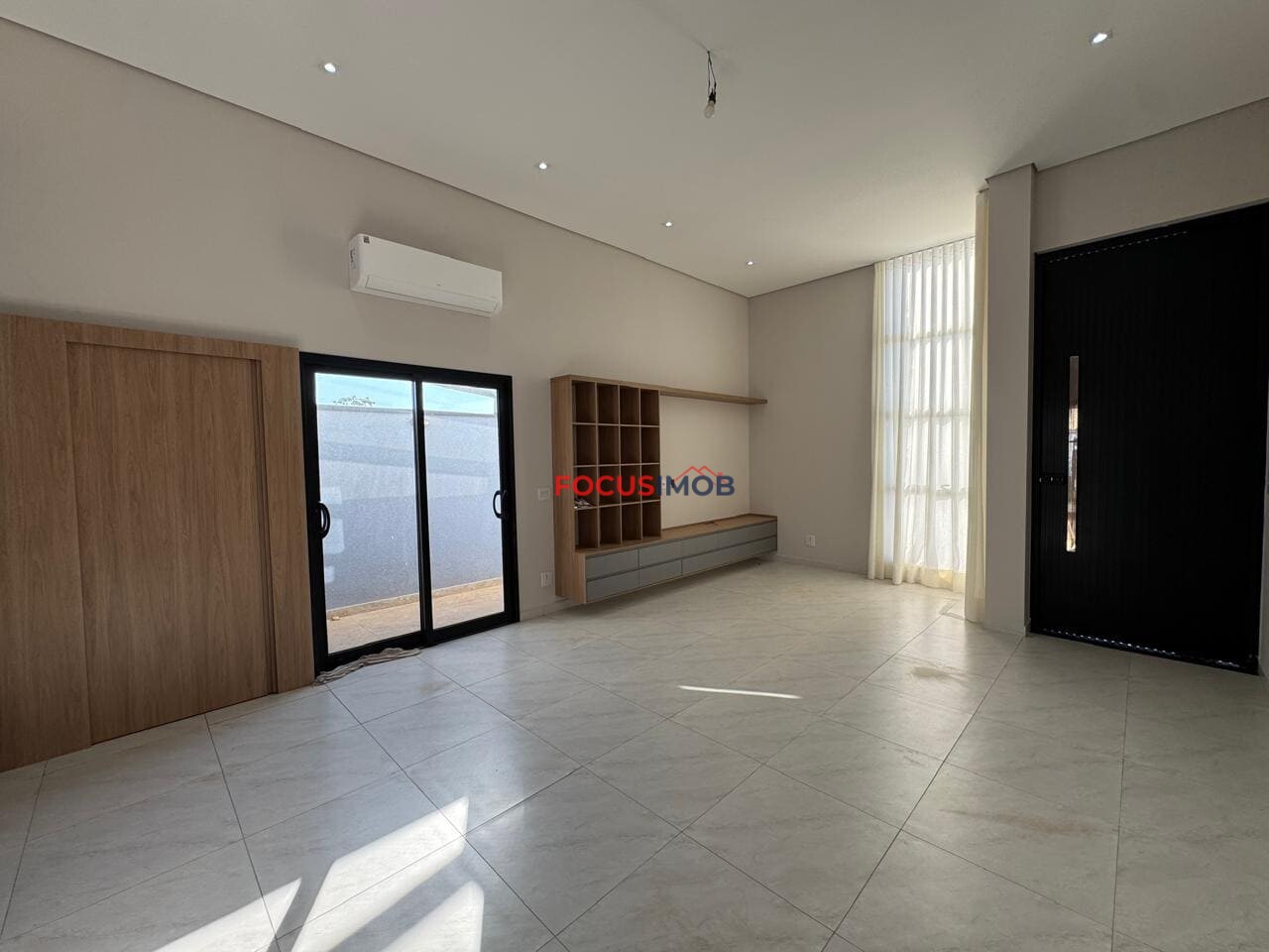 Oportunidade no Residencial Vila Toscana! Casa Moderna com Closet, Planejados e Área Gourmet