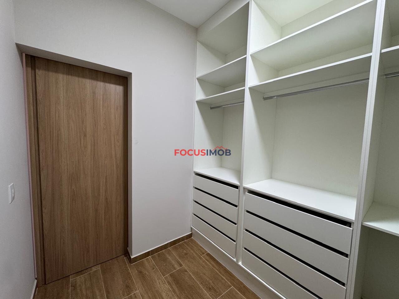 Oportunidade no Residencial Vila Toscana! Casa Moderna com Closet, Planejados e Área Gourmet