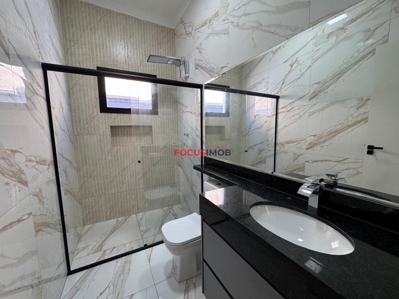 Oportunidade no Residencial Vila Toscana! Casa Moderna com Closet, Planejados e Área Gourmet