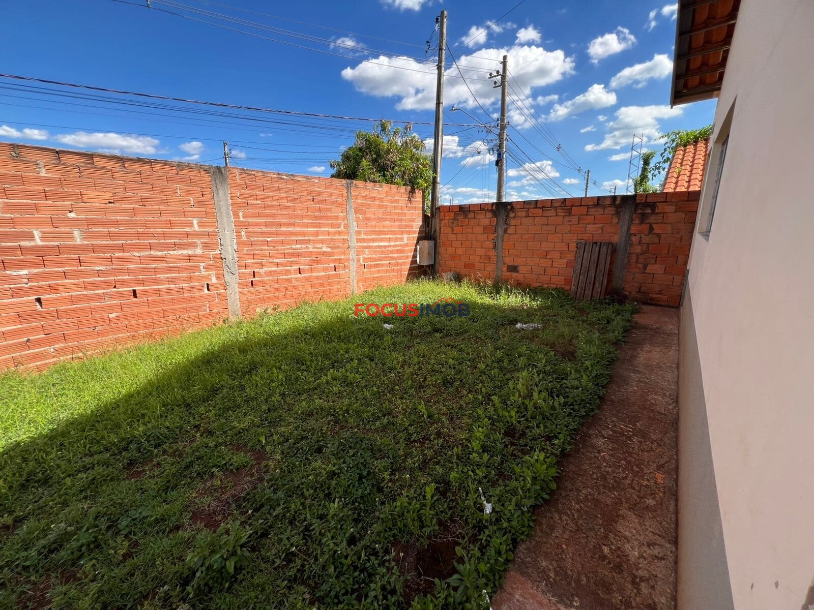 Casa de Esquina com Salão Comercial à venda - Ótima Oportunidade