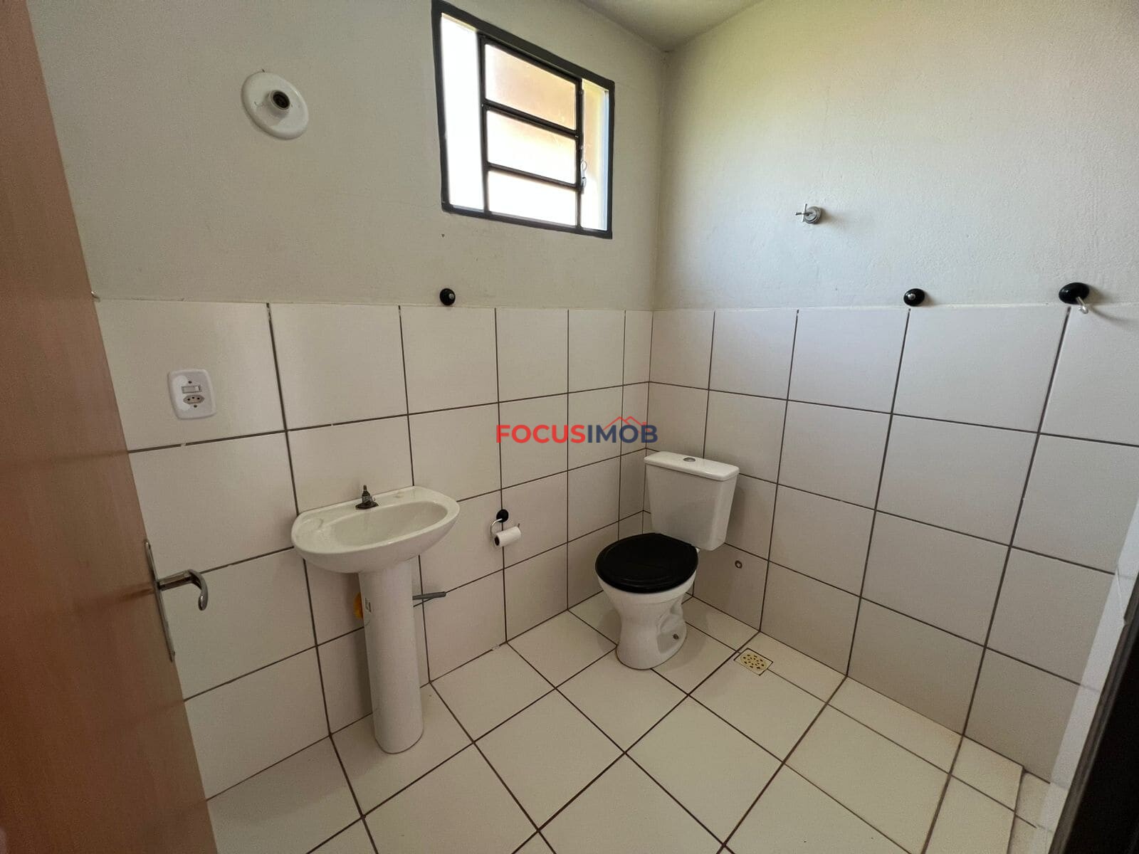 Casa de Esquina com Salão Comercial à venda - Ótima Oportunidade