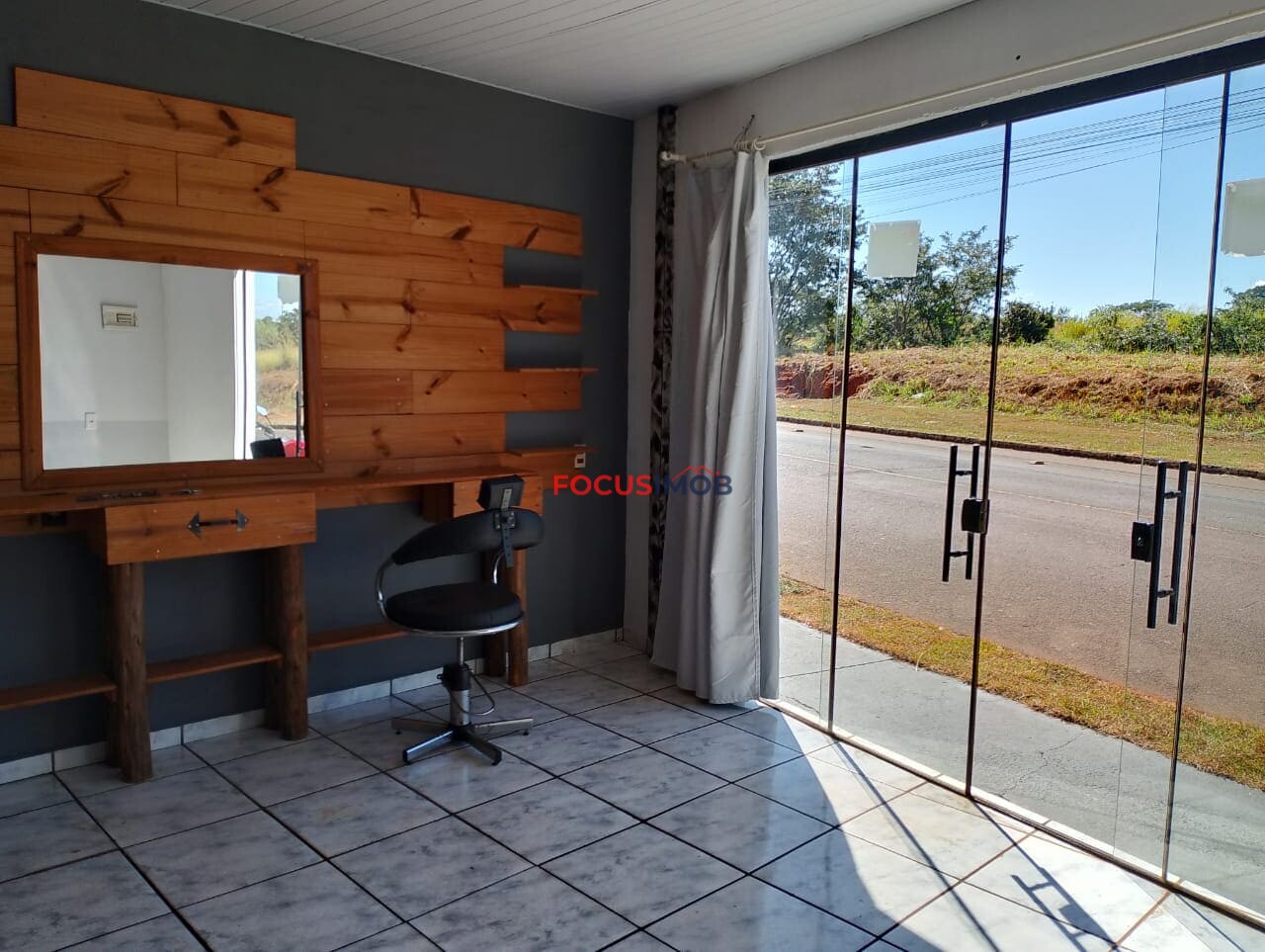 Casa de Esquina com Salão Comercial à venda - Ótima Oportunidade