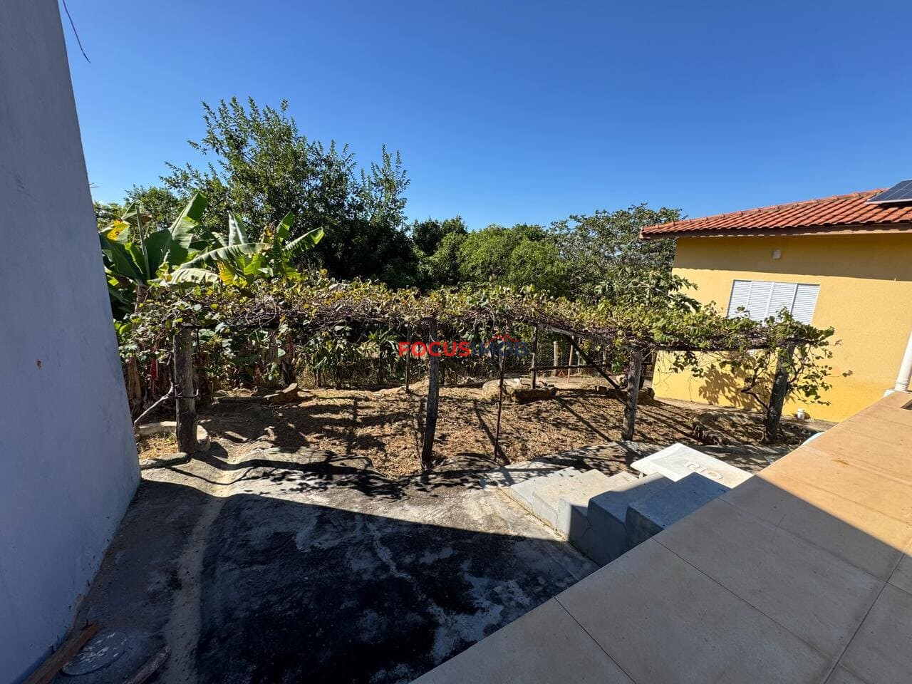 Chácara Completa com 2.000 m², Casas, Piscina e Energia Solar – Porteira Fechada