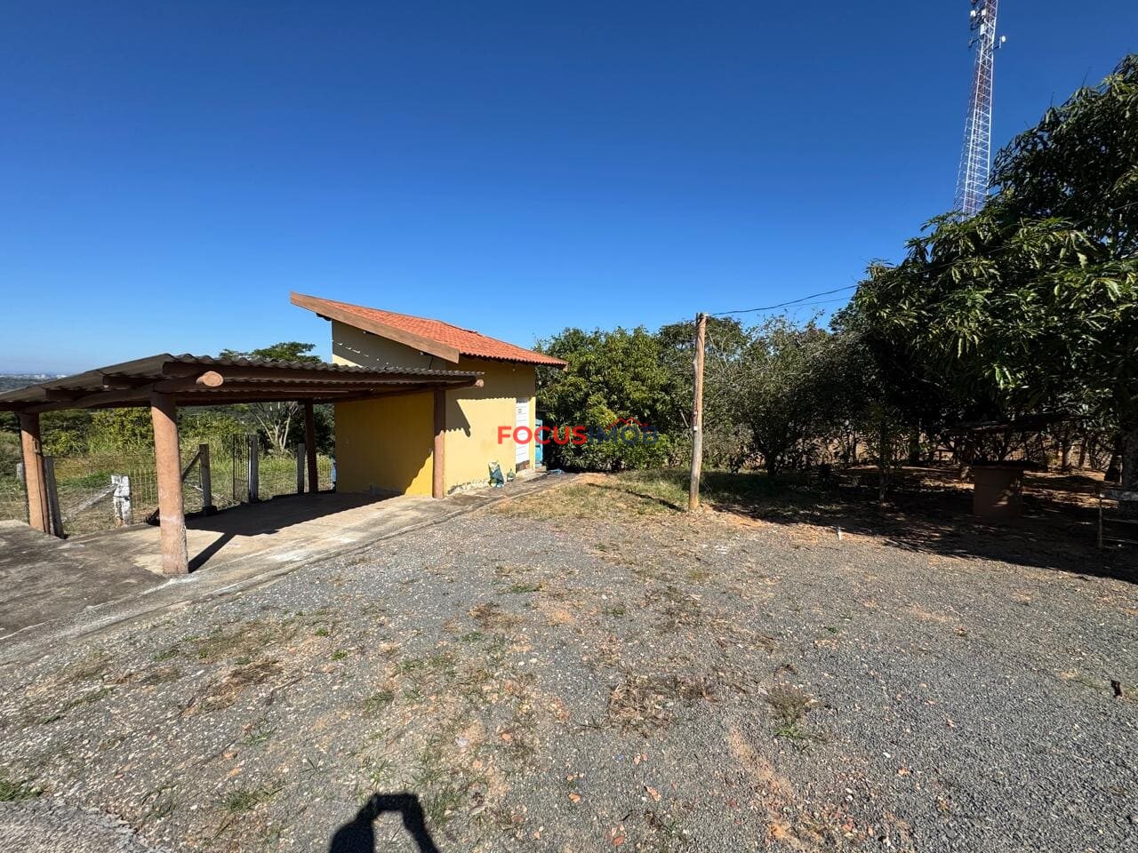 Chácara Completa com 2.000 m², Casas, Piscina e Energia Solar – Porteira Fechada