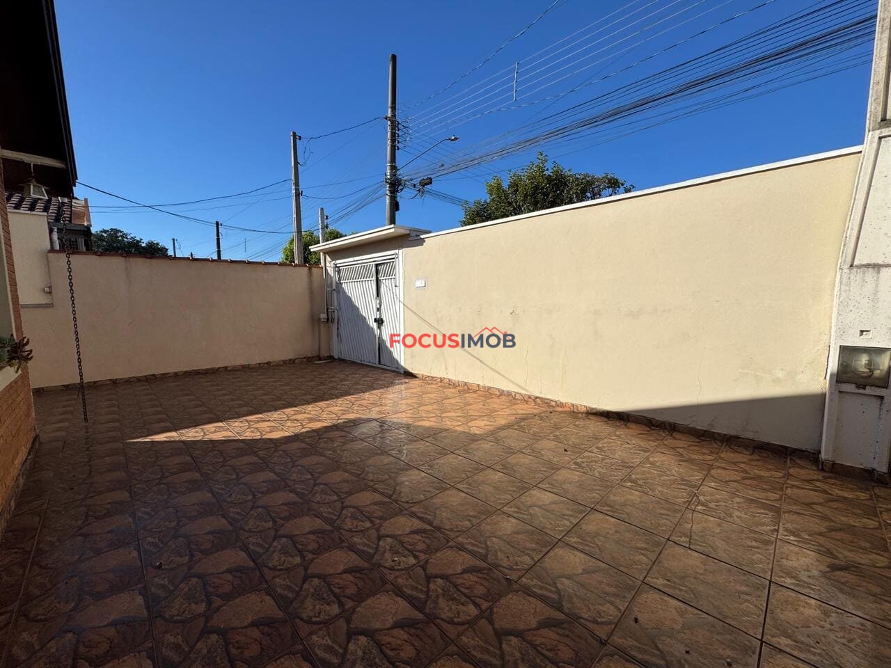Casa Ampla à Venda com 3 Quartos e Terreno de 300 m²