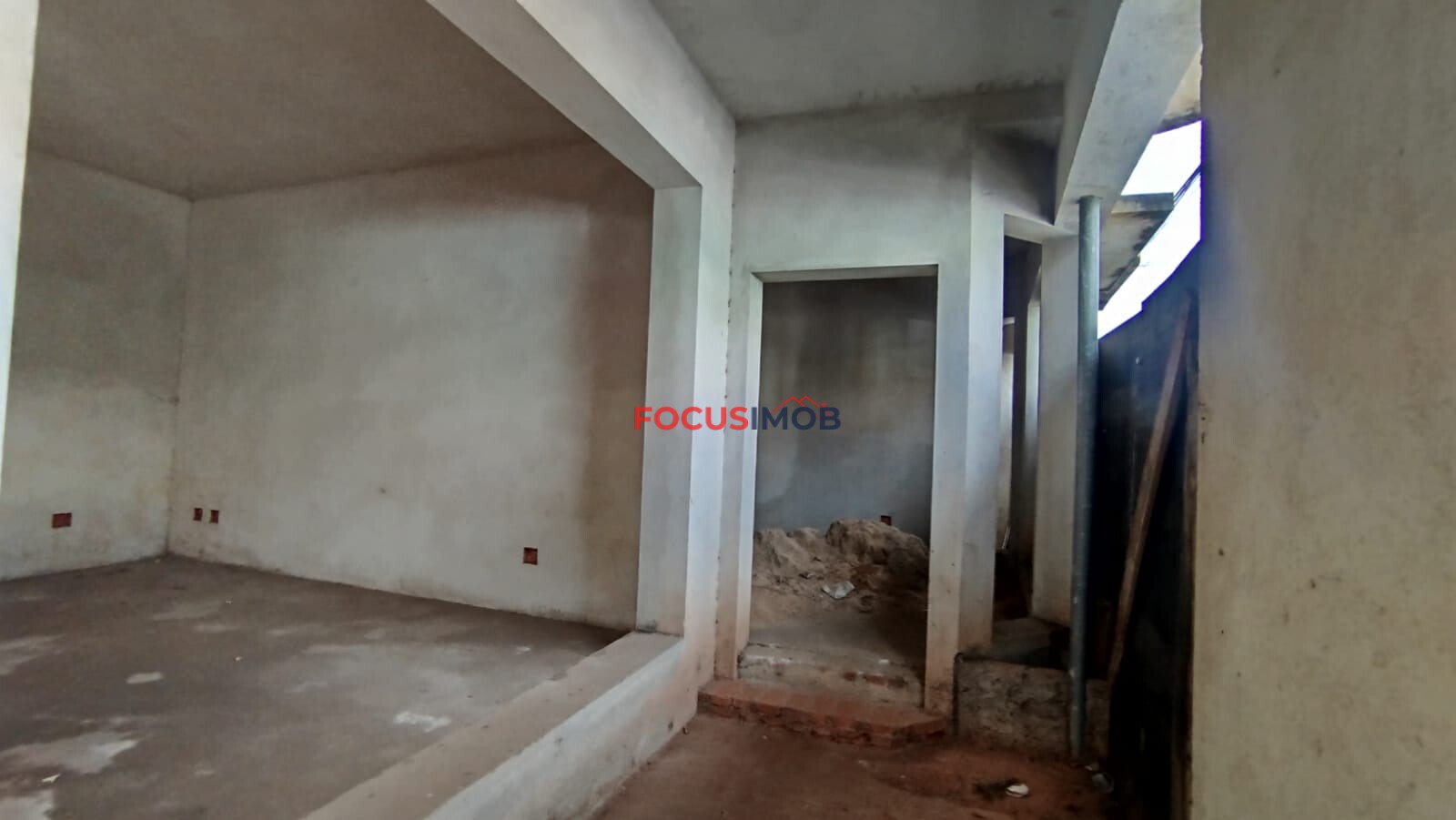 Prédio Comercial no Centro de Itapira - 3 Rendas Garantida! Salas, Lojas ou Airb