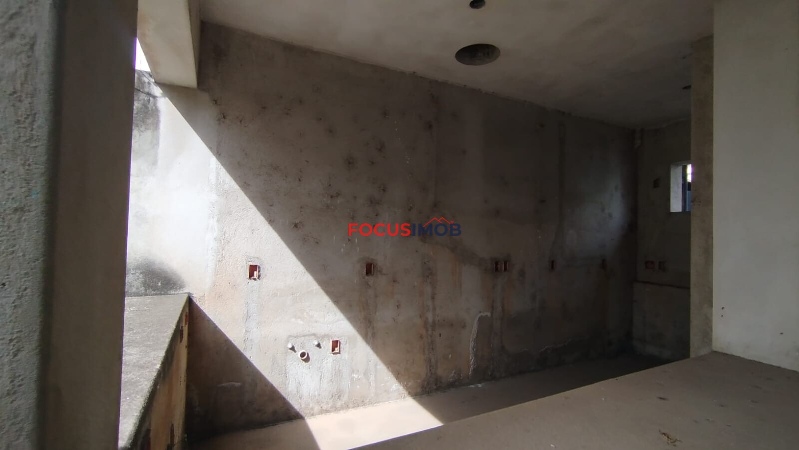 Prédio Comercial no Centro de Itapira - 3 Rendas Garantida! Salas, Lojas ou Airb