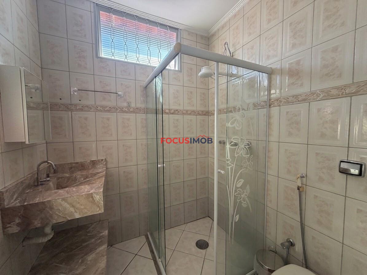 CASA À VENDA CHAPARRAL COM TRÊS DORMITÓRIOS AREA COM CHURRASQUEIRA
