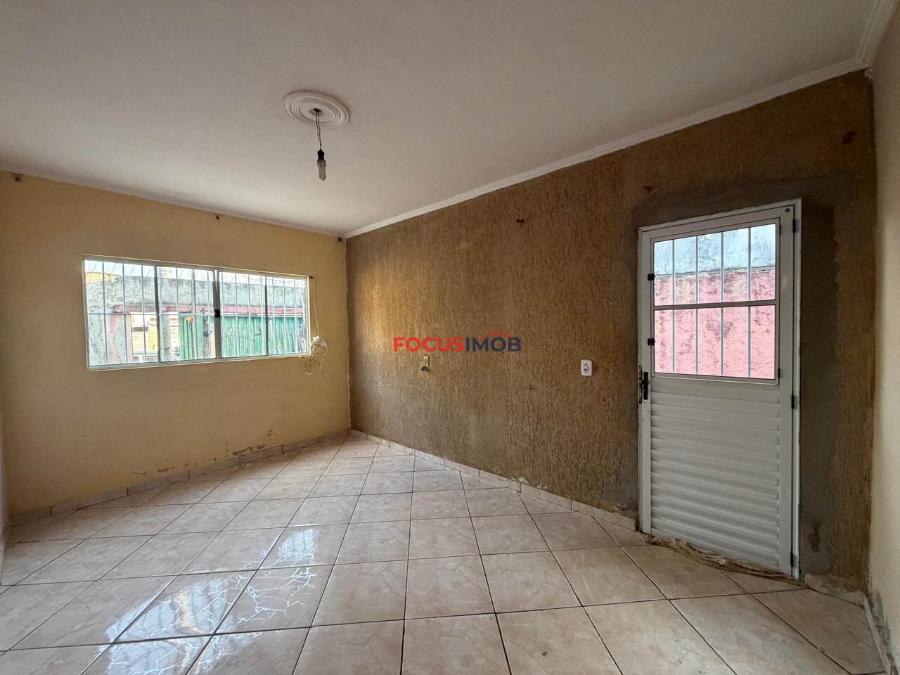 CASA À VENDA CHAPARRAL COM DOIS DORMITÓRIOS