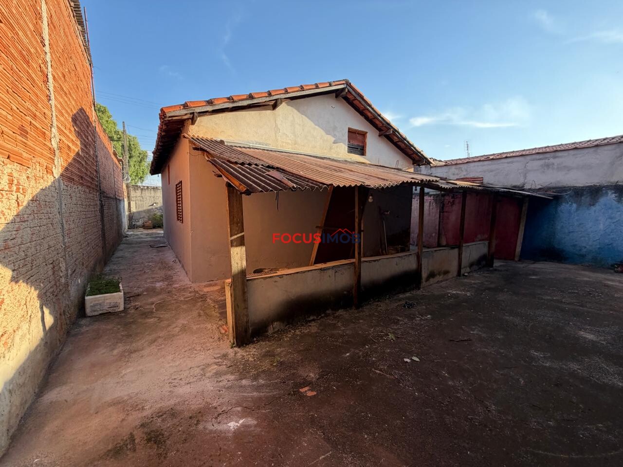 CASA À VENDA CHAPARRAL COM DOIS DORMITÓRIOS