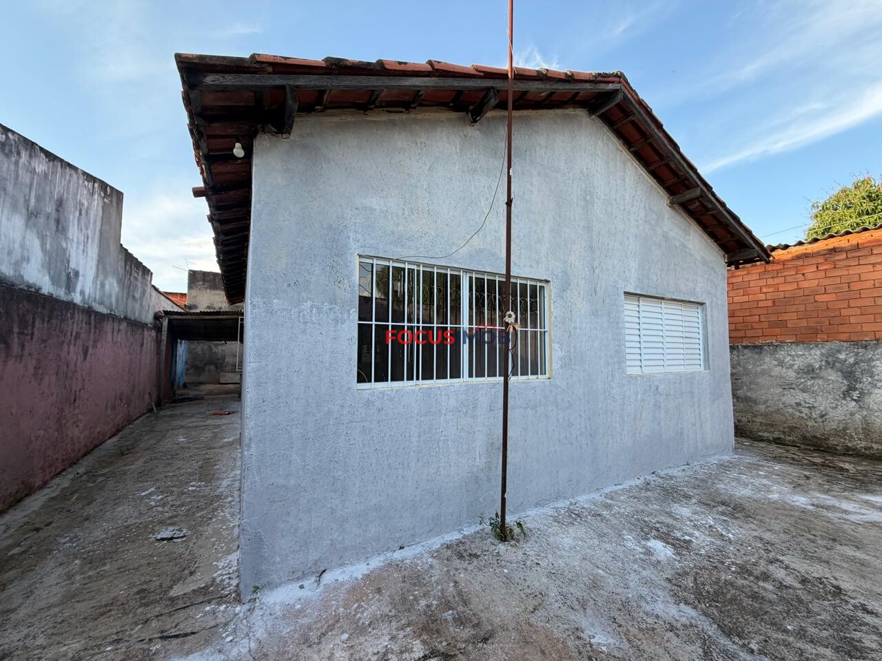 CASA À VENDA CHAPARRAL COM DOIS DORMITÓRIOS
