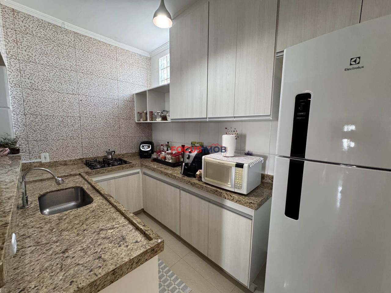 Casa à Venda com 3 Dormitórios, Suíte, Churrasqueira e Ponto Comercial