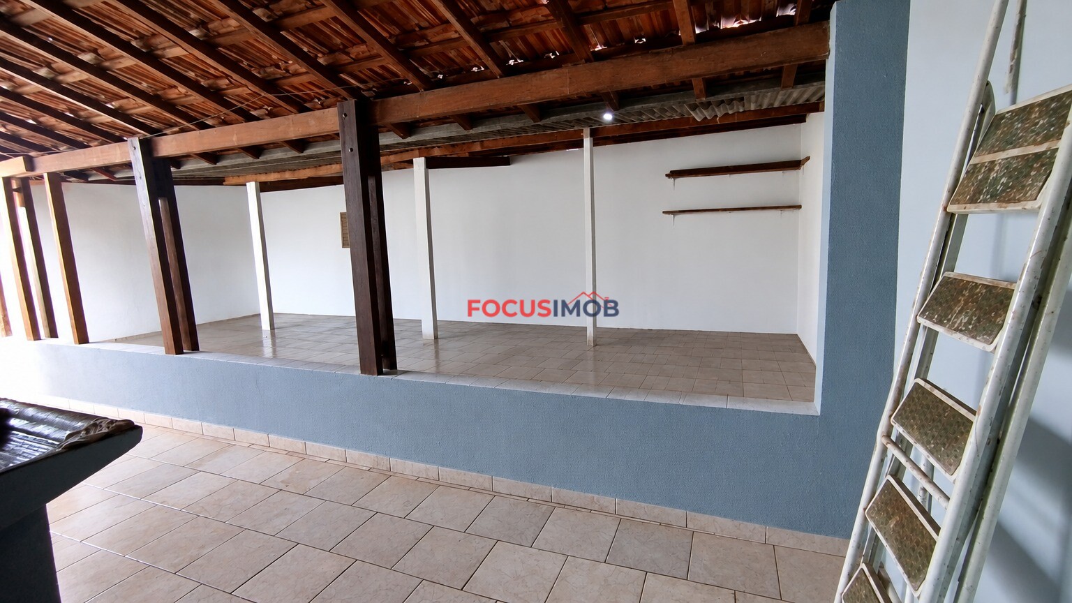 Casa no Jardim Itacolomi com 2 Quartos e 150m² de Área Construída