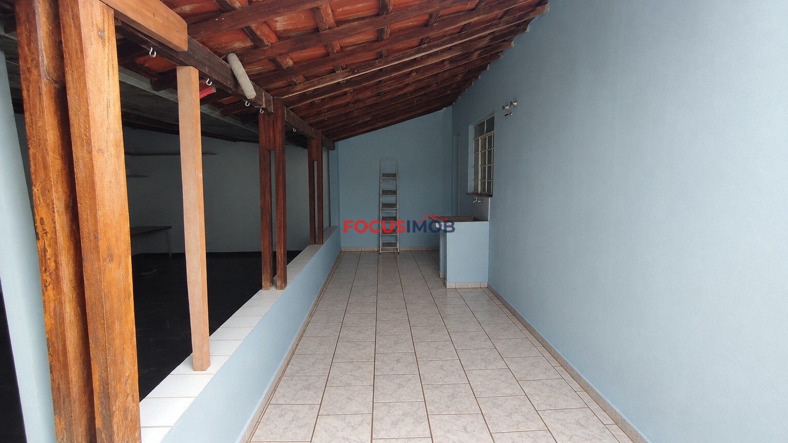 Casa no Jardim Itacolomi com 2 Quartos e 150m² de Área Construída