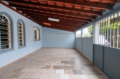 Casa no Jardim Itacolomi com 2 Quartos e 150m² de Área Construída