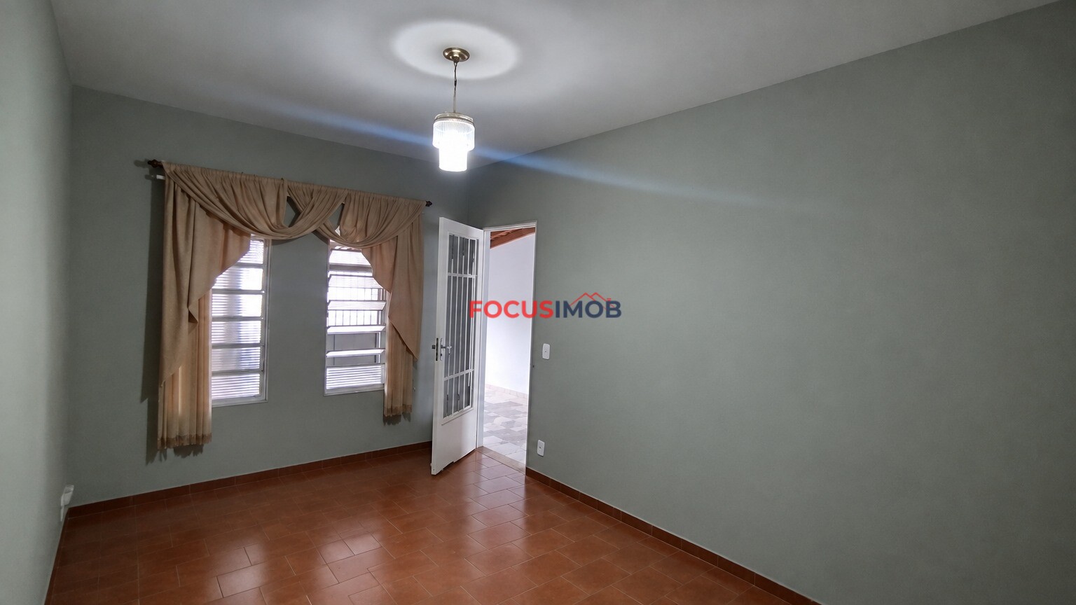 Casa no Jardim Itacolomi com 2 Quartos e 150m² de Área Construída