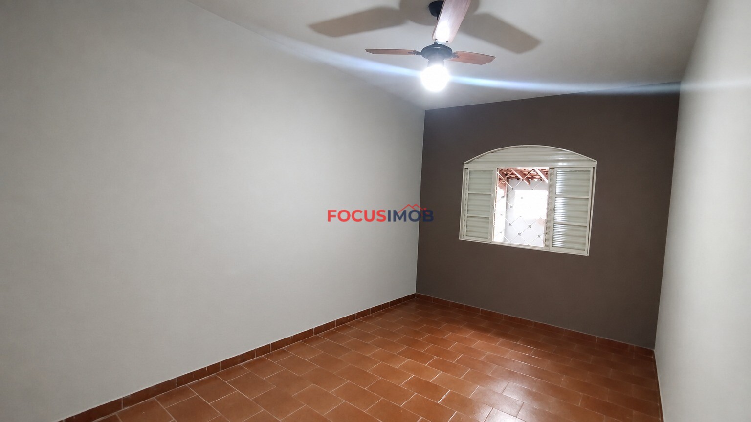 Casa no Jardim Itacolomi com 2 Quartos e 150m² de Área Construída