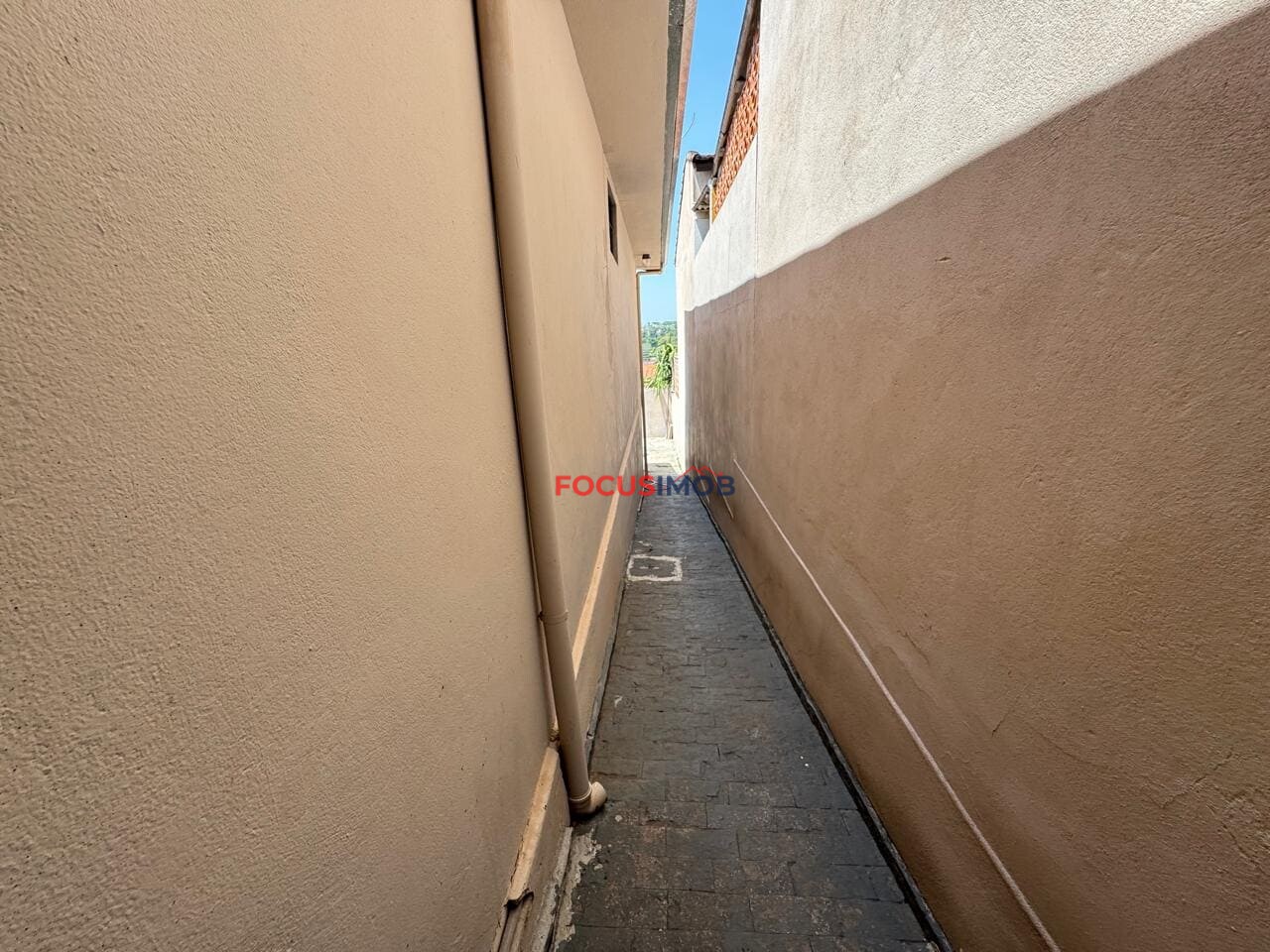 Casa com 3 Quartos, Closet e Garagem para 3 Carros – Jardim Itacolomy