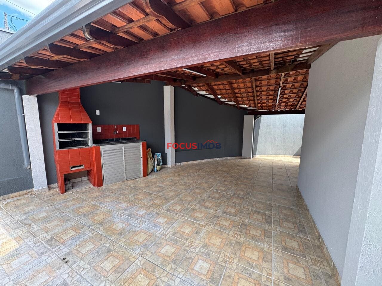 Casa à Venda em Condomínio fechado, Churrasqueira e Terreno de 324 m²