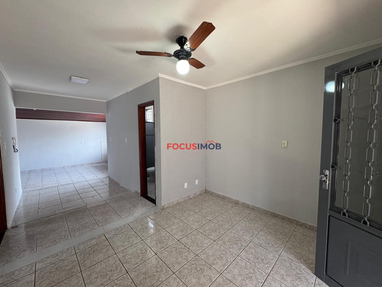 Casa à Venda em Condomínio fechado, Churrasqueira e Terreno de 324 m²