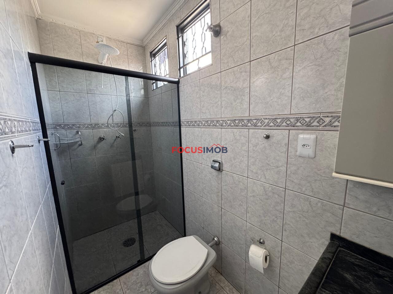 Casa à Venda em Condomínio fechado, Churrasqueira e Terreno de 324 m²