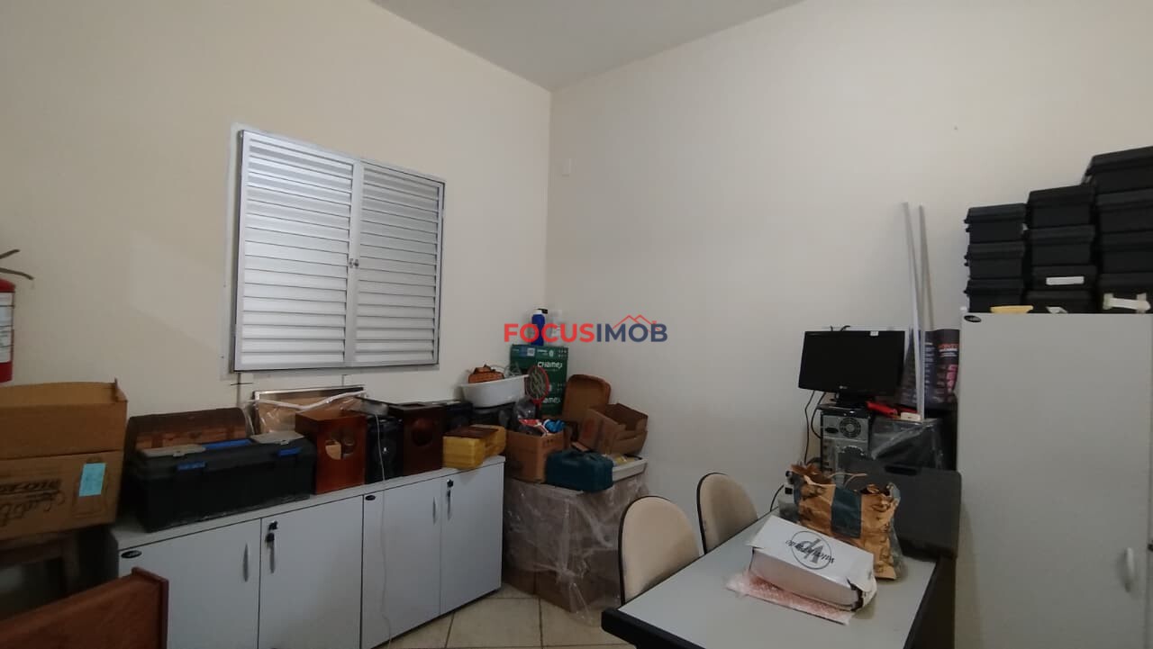 Área Industrial de 11.000 m² com Galpão de 3.000 m² à Venda