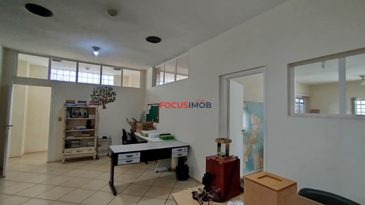 Área Industrial de 11.000 m² com Galpão de 3.000 m² à Venda