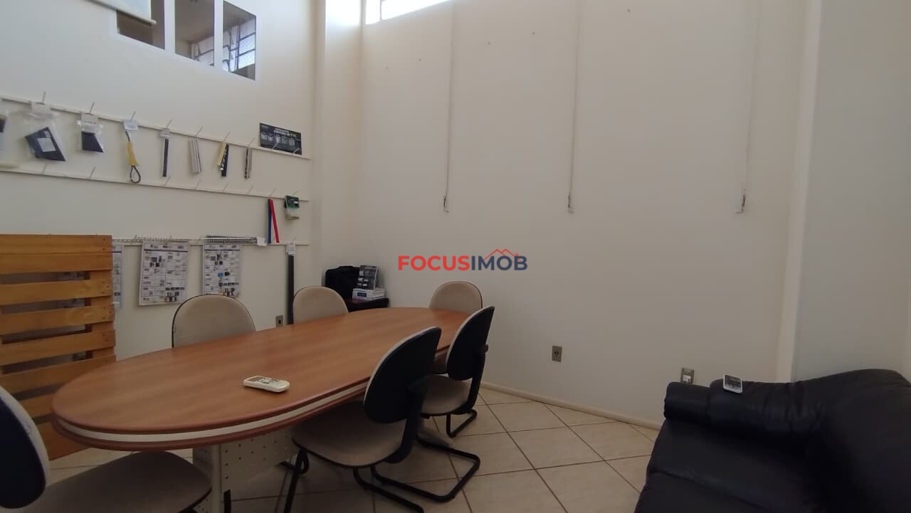 Área Industrial de 11.000 m² com Galpão de 3.000 m² à Venda