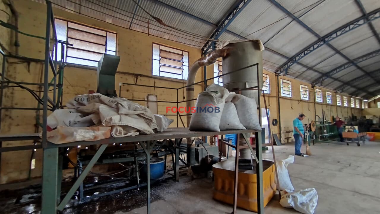 Área Industrial de 11.000 m² com Galpão de 3.000 m² à Venda