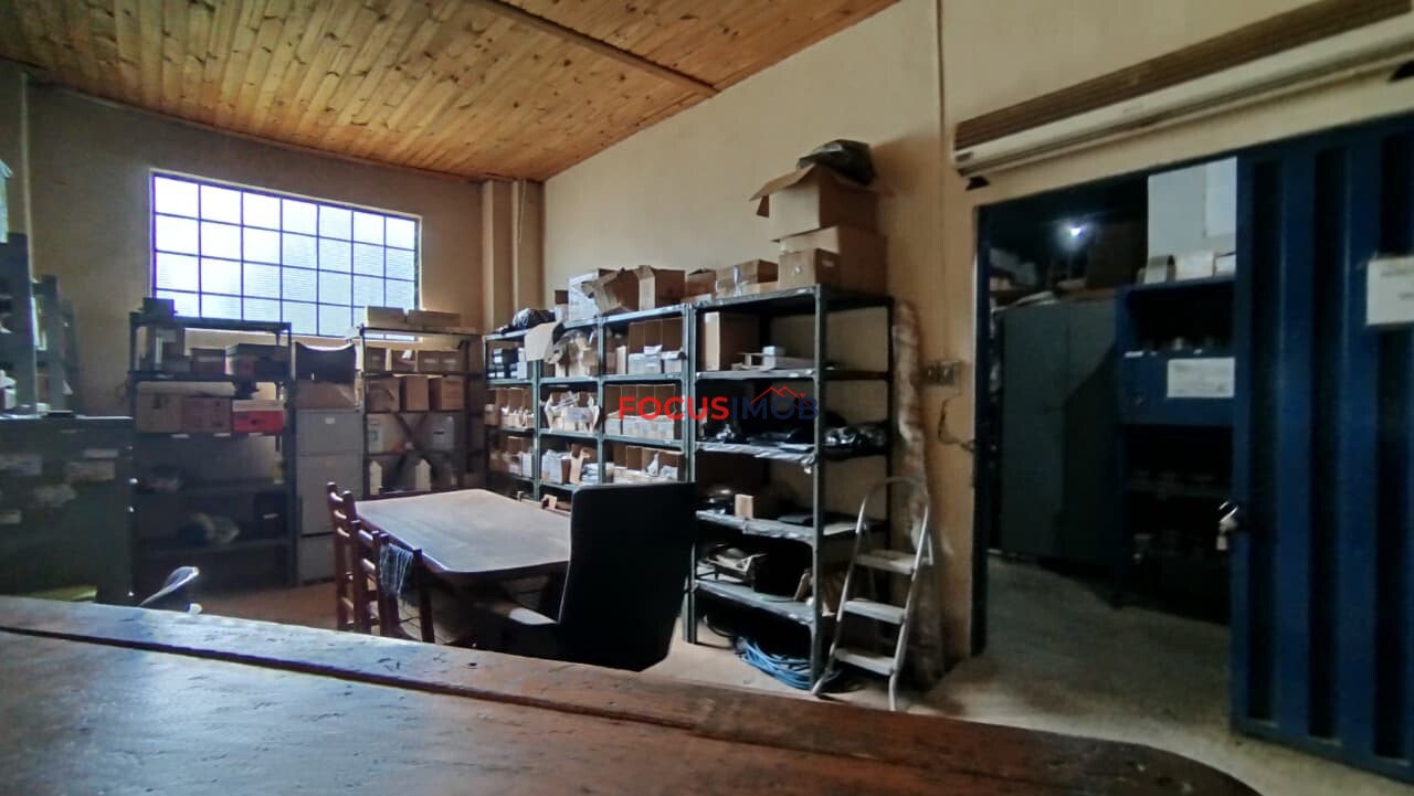 Área Industrial de 11.000 m² com Galpão de 3.000 m² à Venda