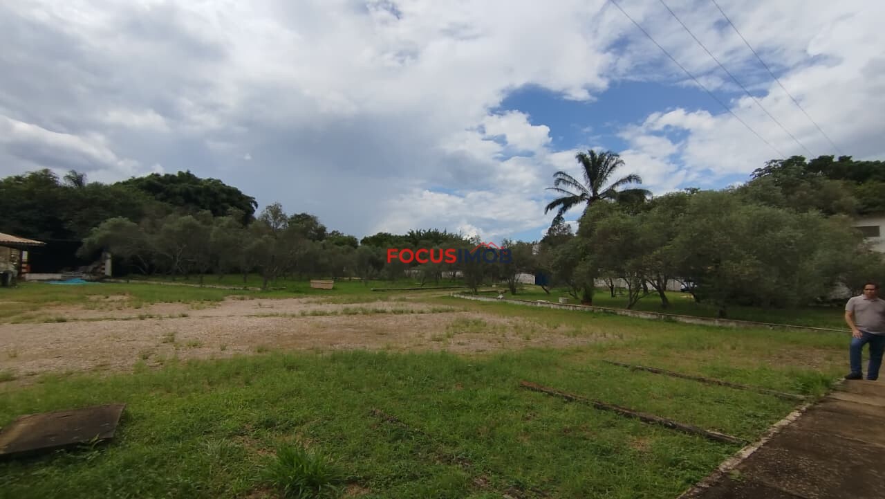 Área Industrial de 11.000 m² com Galpão de 3.000 m² à Venda