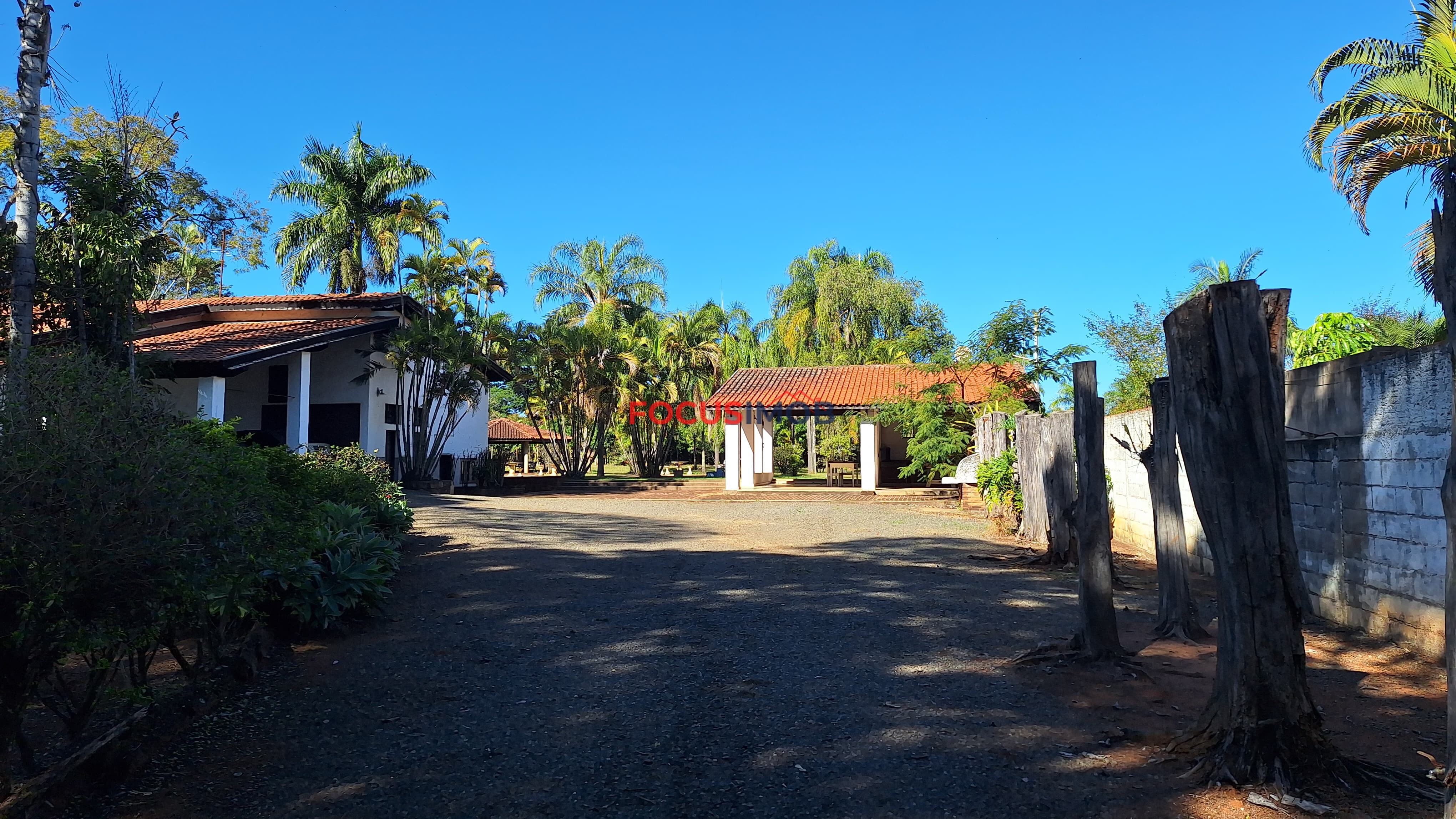 Casa de Alto Padrão com Piscina, Área Verde e Casa Auxiliar no Jardim Sbeghen – Mogi Mirim