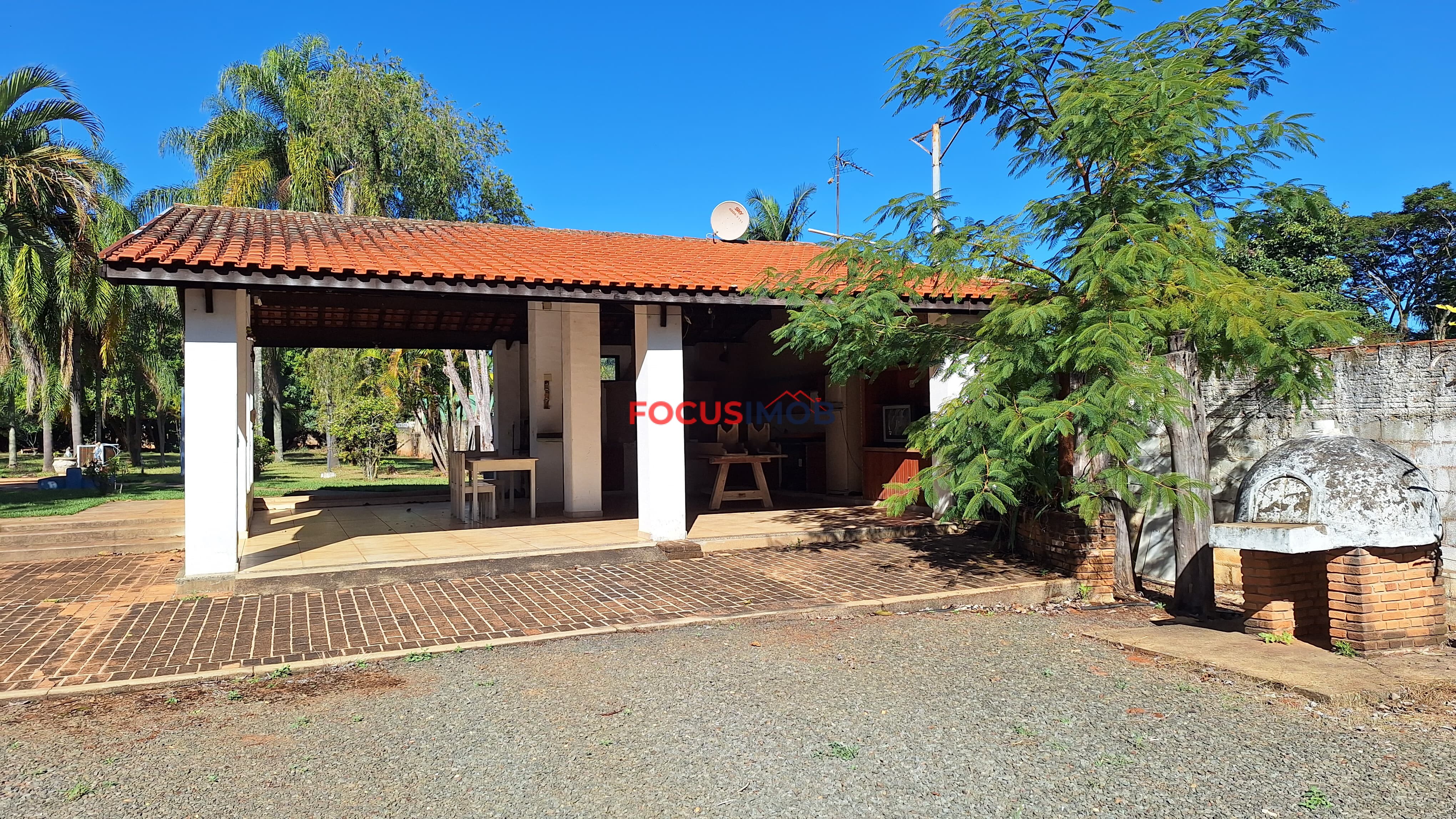 Casa de Alto Padrão com Piscina, Área Verde e Casa Auxiliar no Jardim Sbeghen – Mogi Mirim