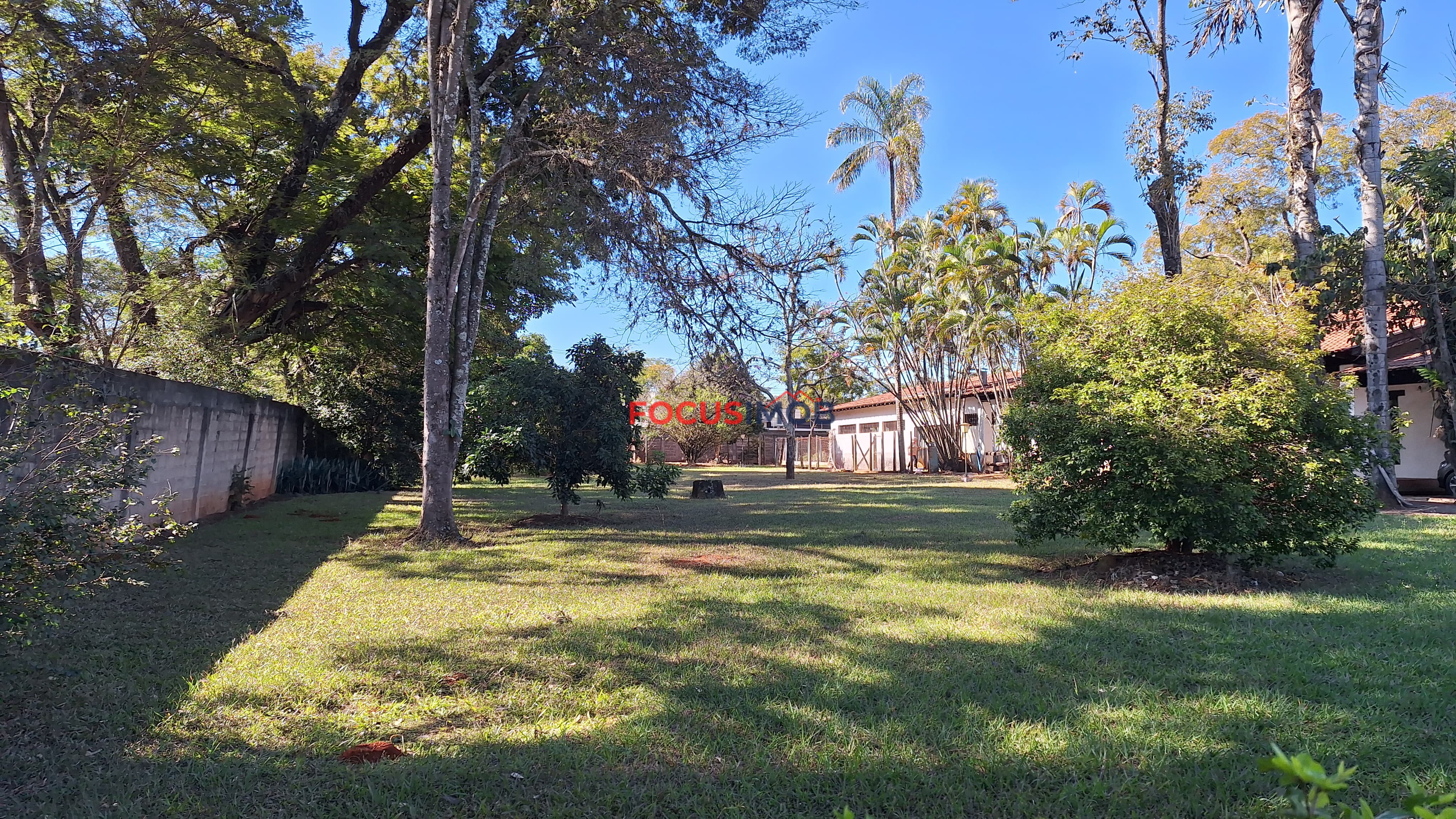 Casa de Alto Padrão com Piscina, Área Verde e Casa Auxiliar no Jardim Sbeghen – Mogi Mirim