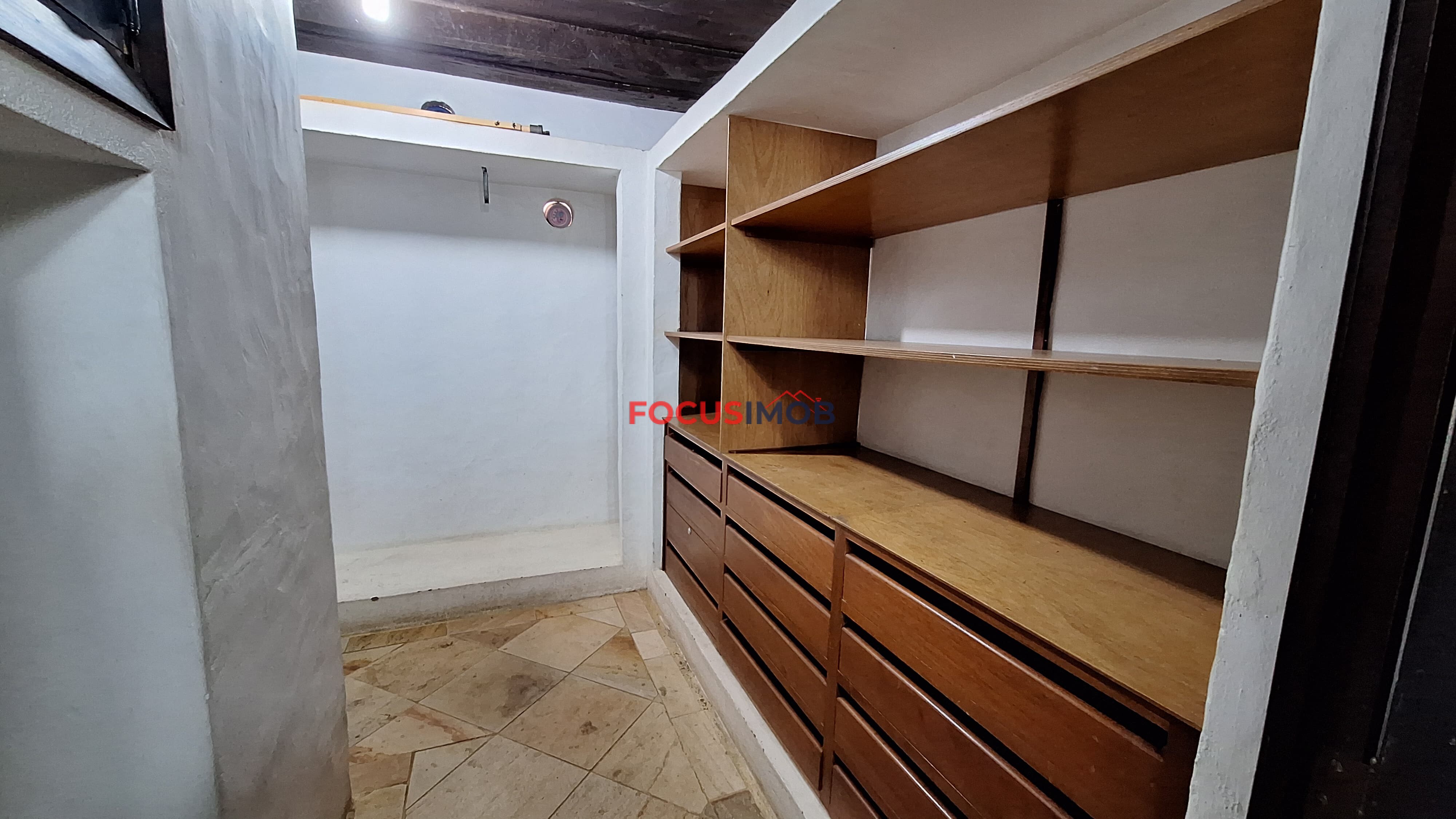 Casa de Alto Padrão com Piscina, Área Verde e Casa Auxiliar no Jardim Sbeghen – Mogi Mirim