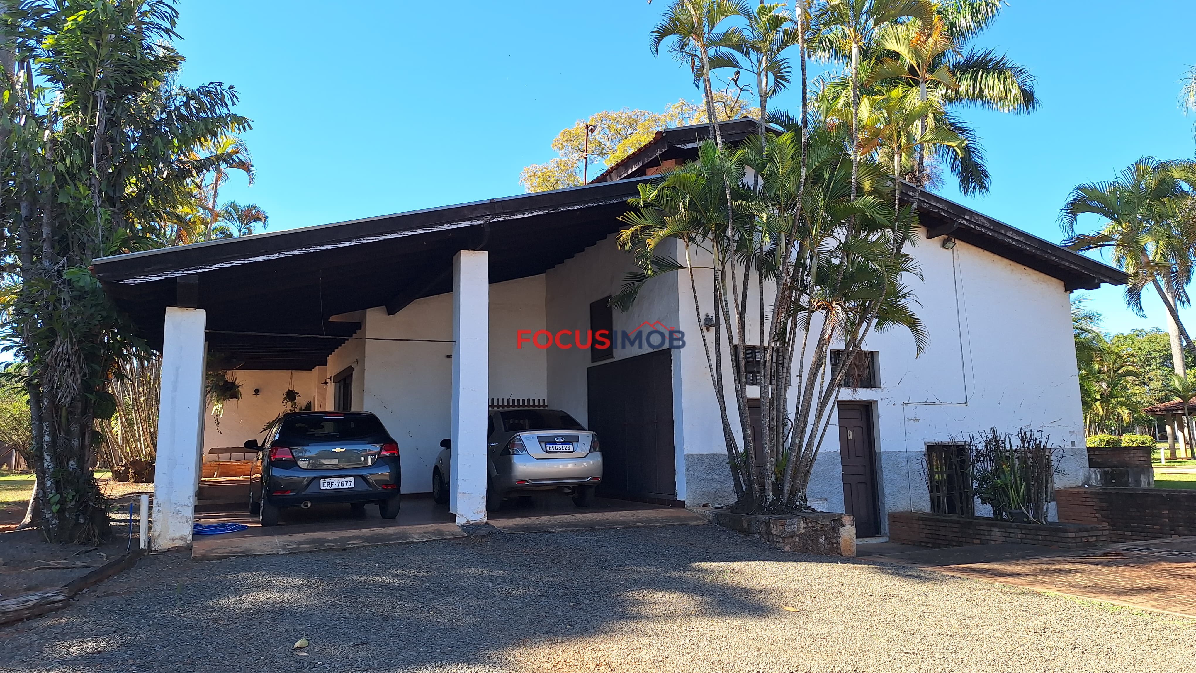 Casa de Alto Padrão com Piscina, Área Verde e Casa Auxiliar no Jardim Sbeghen – Mogi Mirim