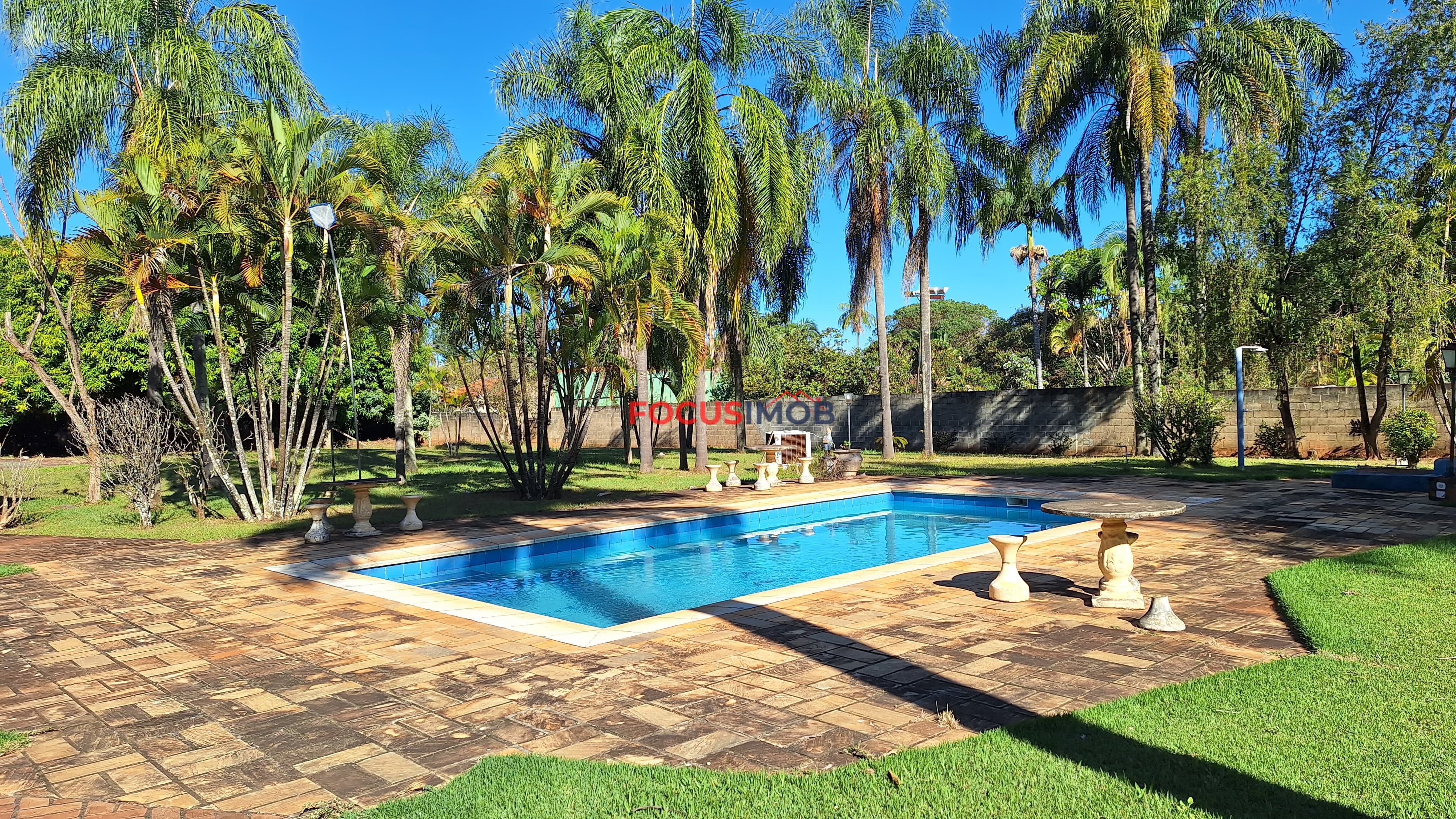 Casa de Alto Padrão com Piscina, Área Verde e Casa Auxiliar no Jardim Sbeghen – Mogi Mirim