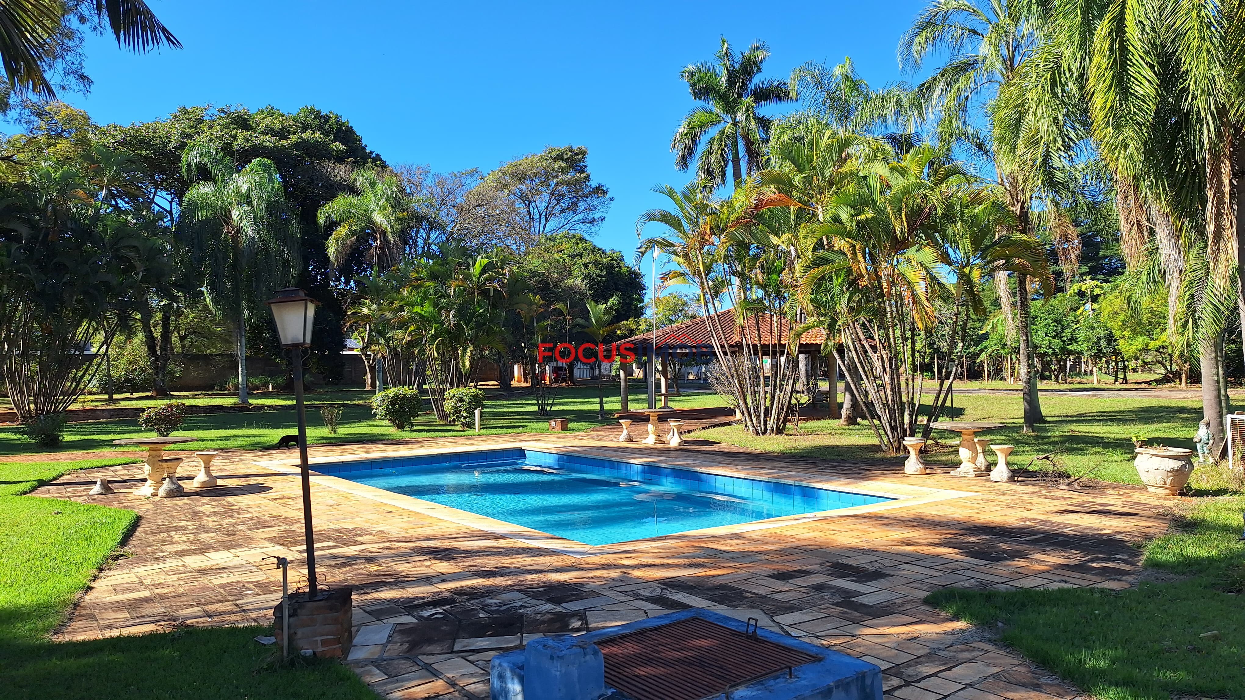 Casa de Alto Padrão com Piscina, Área Verde e Casa Auxiliar no Jardim Sbeghen – Mogi Mirim