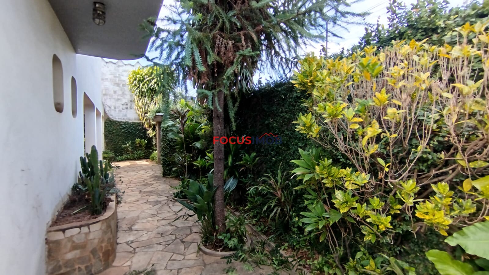 Casa Ampla com 5 Quartos no Jardim Bela Vista – Excelente Localização e Grande Potencial por R$ 800 Mil