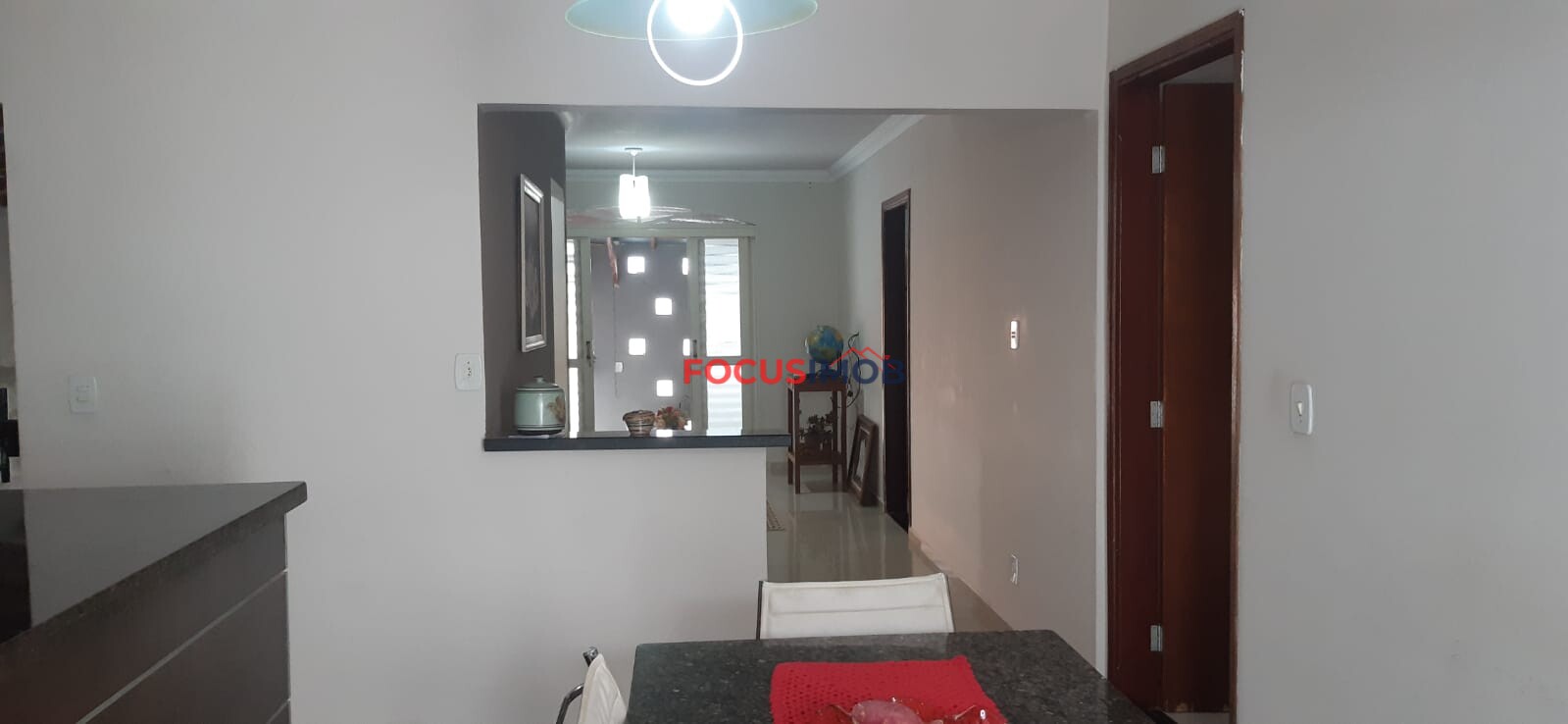 Casa em Condomínio com Suíte, Closet e Planejados – Excelente Localização!